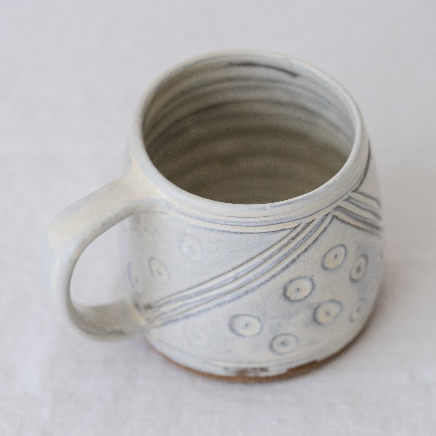 Matte carved triangle mug